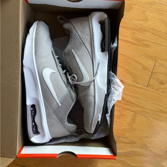 Excellent Choice Women’s Grey Nike Running Sneakers  size 9 - Picture 8 of 11